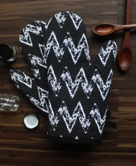 Cotton Black Zig-Zag Black Oven Gloves Pack Of 2